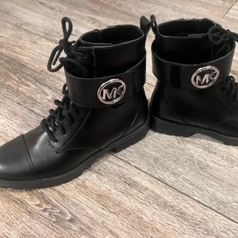 New MICHAEL KORS Tatum Leather  Combat BOOTS Black MK Silver BUCKLE Women’s SZ 8